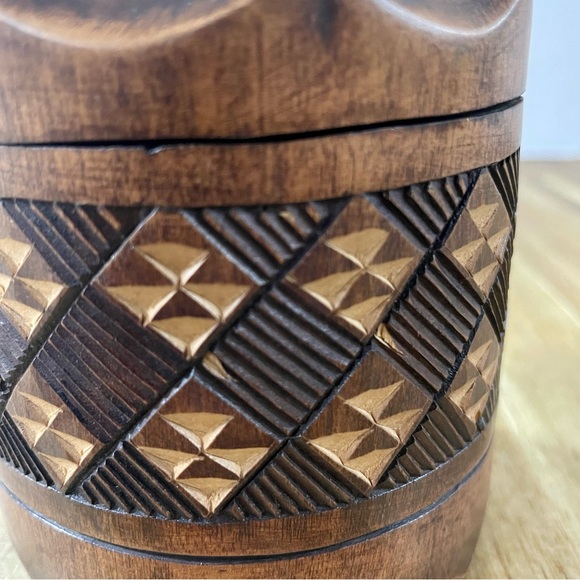 Vintage Handcrafted Lidded Round Wooden Trinket Box Republic of Angola Africa - Picture 2 of 10